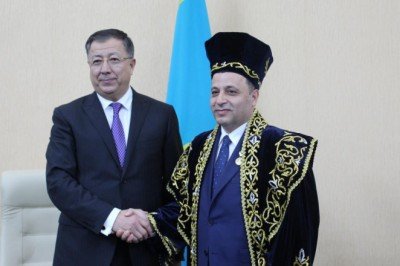 AYM Başkanı Arslan'a Kazakistanda 