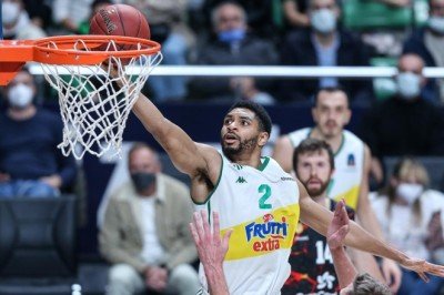 Basketbolda 3 Türk takımı Avrupa'da parkeye çıktı