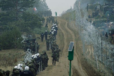 BelarusPolonya sınırındaki Iraklı göçmenler ülkelerine dönüyor