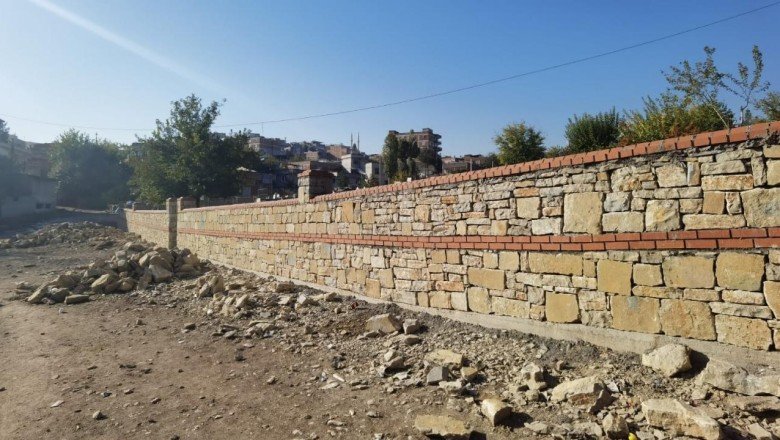 Diyarbakır'daki mezarlıkların duvarları yenileniyor