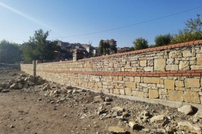 Diyarbakır'daki mezarlıkların duvarları yenileniyor