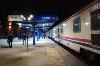 Erzurum'daki deprem Doğu Ekspresi Treni seferini de aksattı