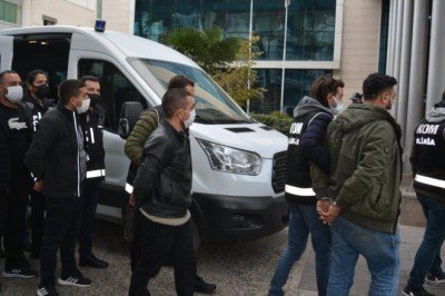 İzmir'de silah kaçakçılığı operasyonu: 7 tutuklama