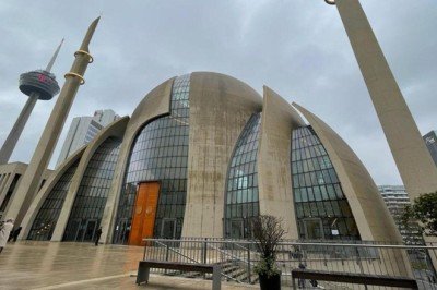 Köln Merkez Camii'ne kundaklama girişimi