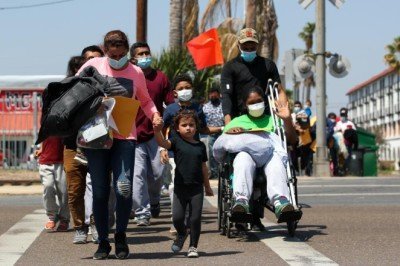 Orta Amerikalı göçmenler ABD'ye ulaşma hedefiyle yollarda