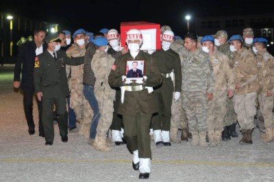 Şehit askerin cenazesi memleketi İstanbul'a uğurlandı