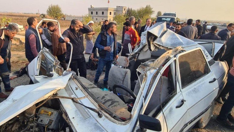 Tır otomobile çarptı, 5 kişi yaralandı