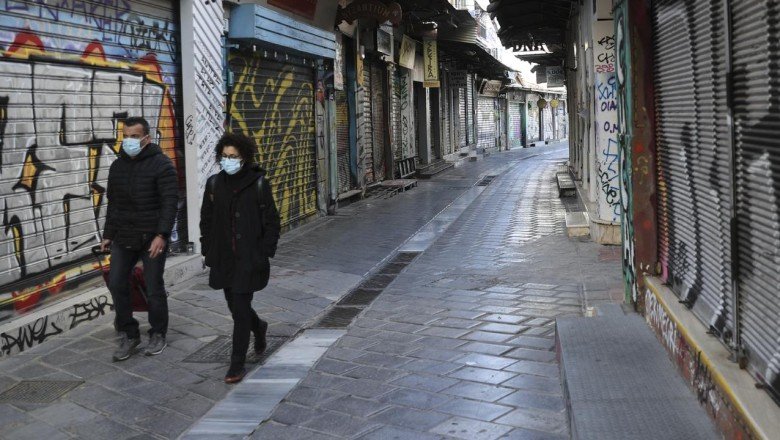Yunanistan salgınla mücadelede kısıtlamaları artırıyor