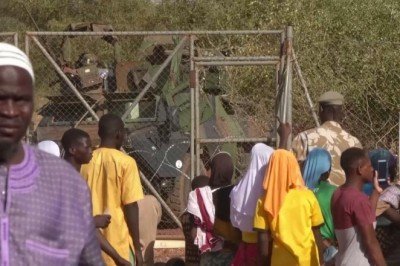 Burkina Fasoda Fransız askeri konvoyuna engel: Evine dön Fransa