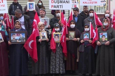 Çocuk Hakları Günü'nde evlat nöbetindeler