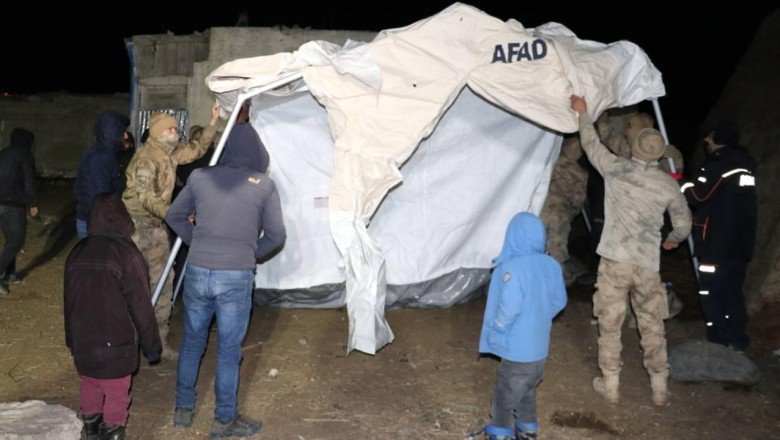 Erzurum'daki depremde evleri hasar görenler için çadır kuruldu