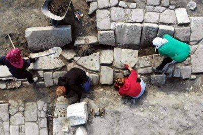 Gladyatörler şehri Stratonikeia'daki çalışmalara kadın eli değiyor
