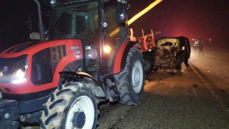 Hafif ticari araç traktör römorkuna çarptı: 9 yaralı