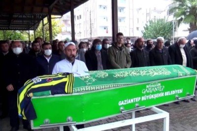 Halı sahada kalp krizi geçiren kişi hayatını kaybetti