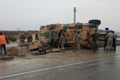 Hatay'da askeri araç devrildi: 3 yaralı