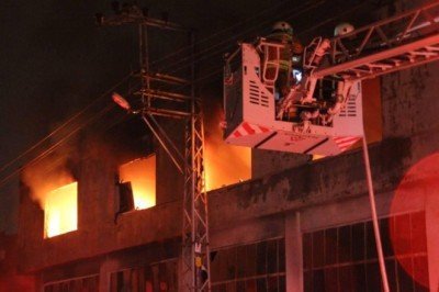 Hatay'da yangın: Tamirhane kullanılamaz hale geldi