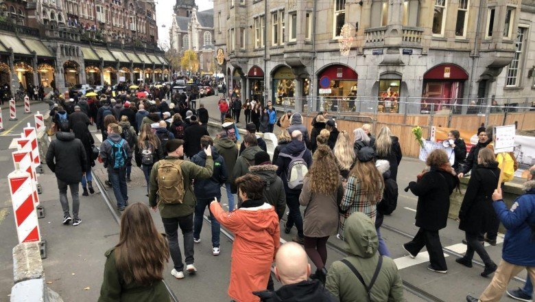 Hollanda'da kısıtlama karşıtı gösteriler devam ediyor