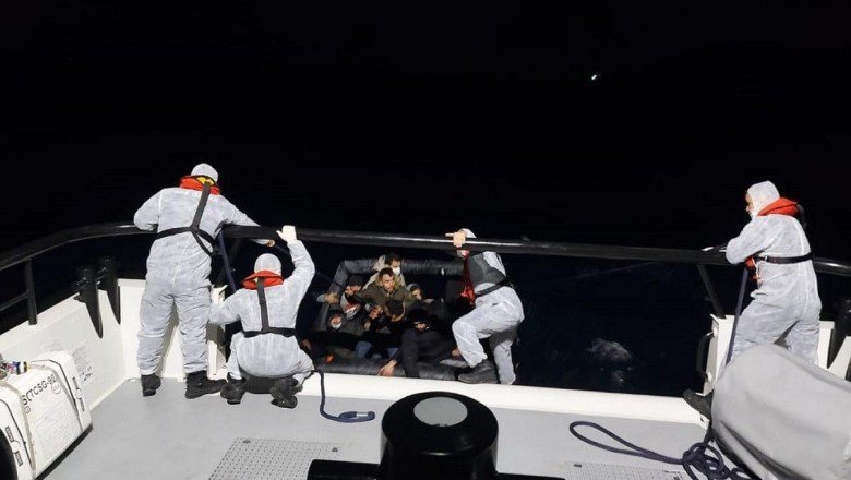 İzmir'de 68 düzensiz göçmen kurtarıldı