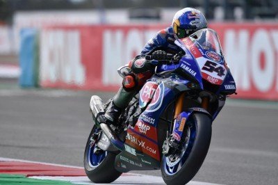 Milli motosikletçi Toprak Razgatlıoğlu, Endonezya'da birinci oldu