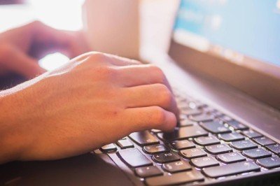 Türkiye internet için günde 7 saatini harcıyor