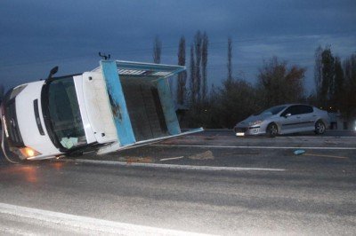 Van'da kamyonetle otomobil çarpıştı: 7 yaralı