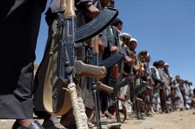 Yemen'de Husilere ait 13 askeri nokta vuruldu