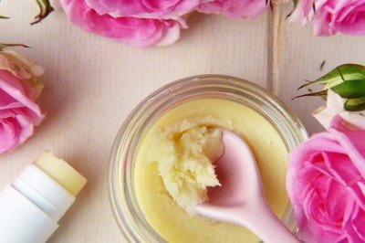 Akneli Yüz Haritası: Çenede, alında, burunda, yanaklarda, kulaklarda, saç çizgisinde ve kaşta sivilce neden çıkar?