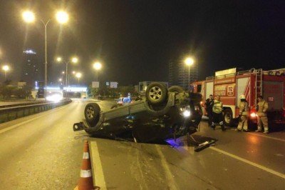 D100 Karayolu Maltepe mevkiinde cip takla attı: 3 yaralı