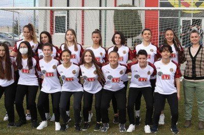 Eskişehirspor kadın futbol takımı kurdu