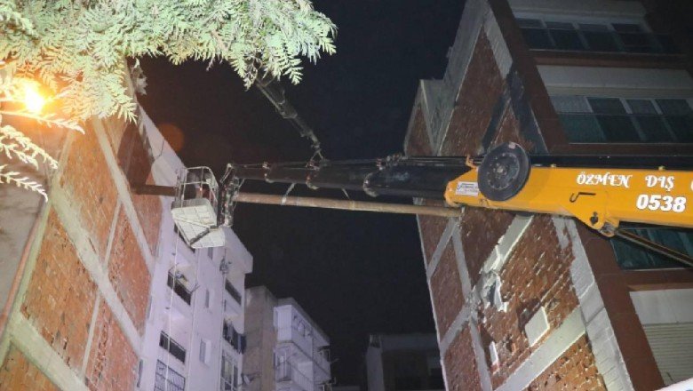 İzmir'de temeli kayan bina nedeniyle 5 apartman tahliye edildi