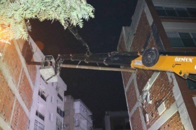 İzmir'de temeli kayan bina nedeniyle 5 apartman tahliye edildi