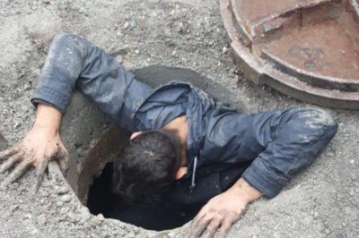 Kablo çalarken suçüstü yakalandılar