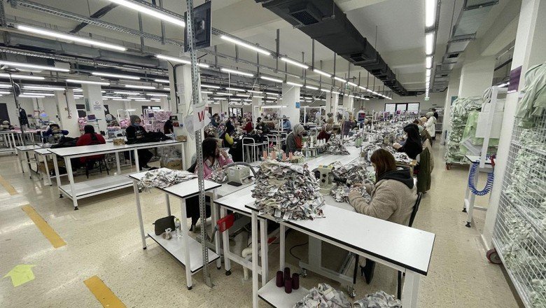 Kadınların elinden çıkan çocuk kıyafetleri 60 ülkeye gönderiliyor