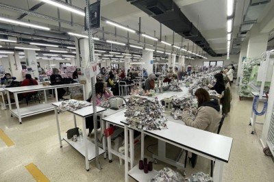 Kadınların elinden çıkan çocuk kıyafetleri 60 ülkeye gönderiliyor