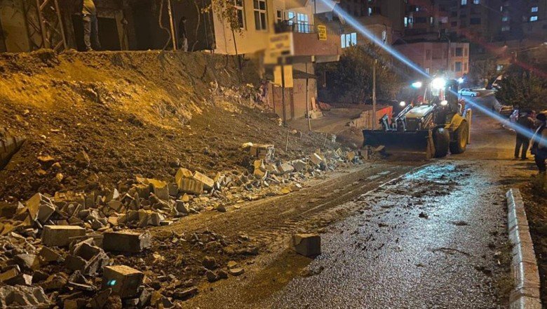 Kahramanmaraş'ta istinat duvarı çöktü: 3 bina boşaltıldı