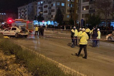 Konya'da araç ağaca çarpıp takla attı: 2 ölü, 1 yaralı