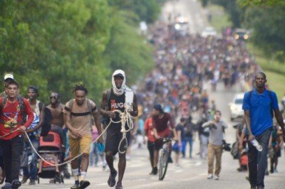 Meksikalı göçmenler ABD'ye gidiyor