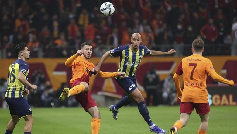 Süper Lig'in dev derbisi başladı