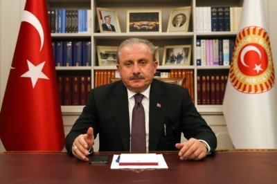 TBMM Başkanı Mustafa Şentop Toprak Razgatlıoğlu'nu kutladı