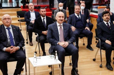 Bakan Karaismailoğlu Teknopark İstanbul'u ziyaret etti