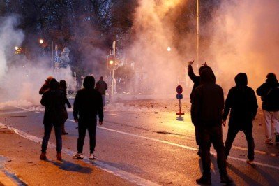 Belçika polisi, zam talebiyle yaptığı eylemi 1 haftadır sürdürüyor