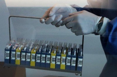 Belçika'da koronavirüs test merkezlerinin kapasiteleri doldu