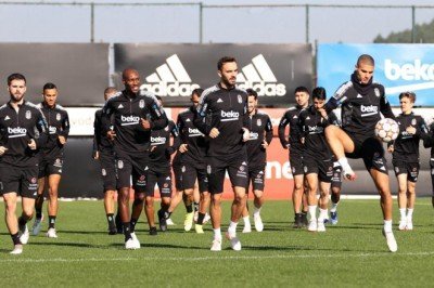 Beşiktaş Ajax maçıyla çıkışa geçmek istiyor