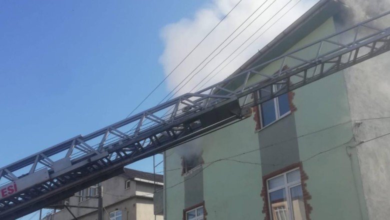 Kocaelinde bir kişi benzin döküp evini yaktı