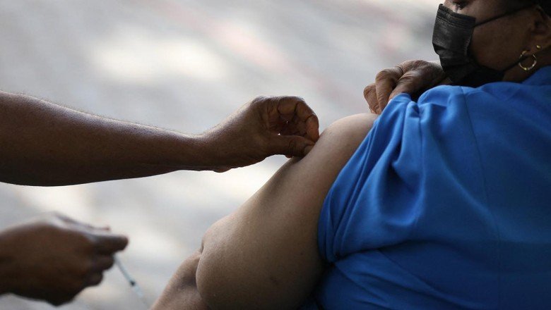 Nijerya'da COVID19 aşısı olmayan kamu çalışanı iş yerine alınmayacak