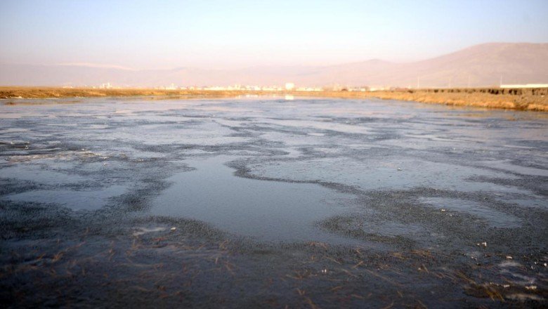 Ardahan'da soğuk hava yüzünden Kura Nehri buz tuttu