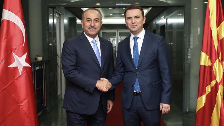 Bakan Çavuşoğlu Kuzey Makedonyalı mevkidaşı ile görüştü