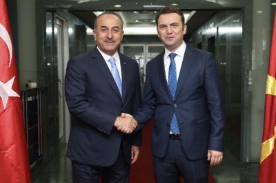 Bakan Çavuşoğlu Kuzey Makedonyalı mevkidaşı ile görüştü