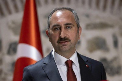 Bakan Gül'den Tanju Özcan'ın ayrımcı kararına tepki