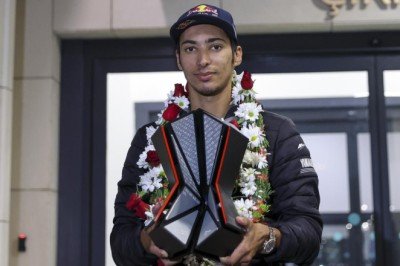 Dünya şampiyonu Razgatlıoğlu yurda döndü